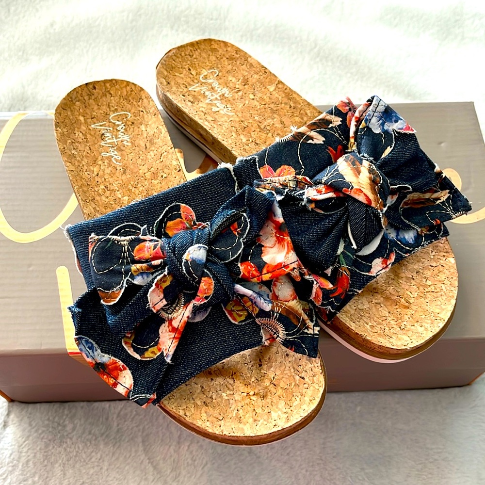 Like new women’s 6 Crown Vintage shabby chic Sandals boutique bow floral - Picture 1 of 6